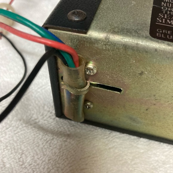 A 8 Track player for a automobile 7 & a half “ long 6” wide - Picture 11 of 14